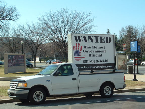 dc-washington-2011-03-01-wanted-one-honest-government-official-billboard-big 14-575w