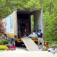 moving-windsor-house-atlanta-moving-van-unloads-on-ball-mill-road-at-200w