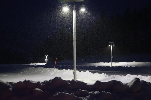 2015-11-19-montana-lolo-pass-snowfall-lights-640w